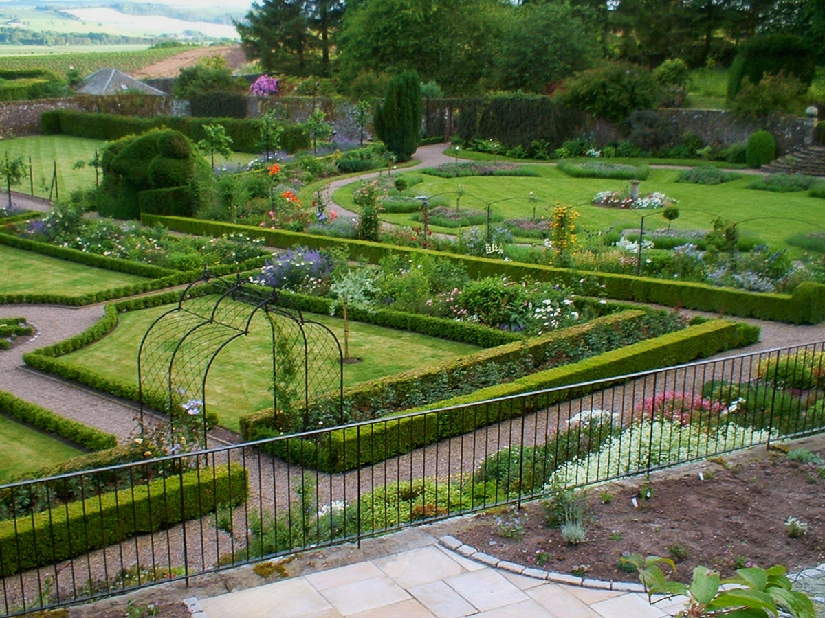 Which gardens are open for the new Fife spring garden trail?