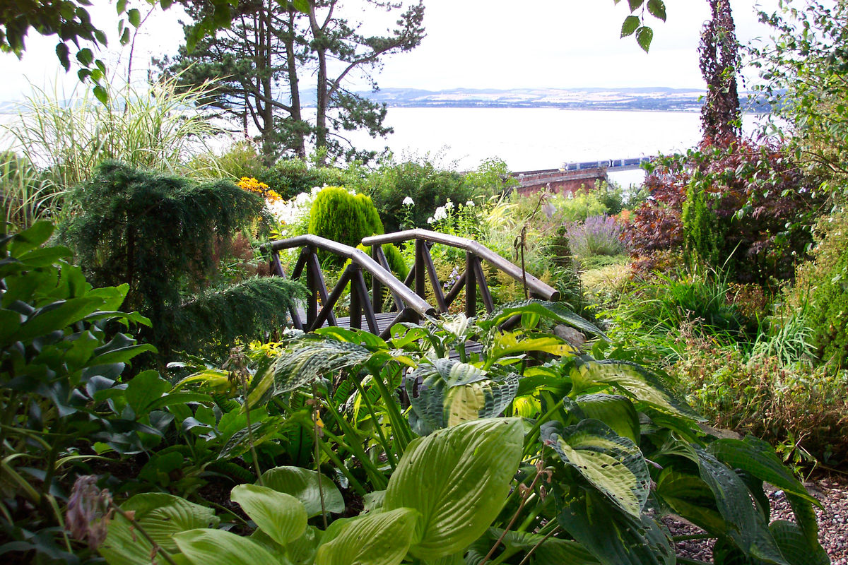 Which gardens are open for the new Fife spring garden trail?