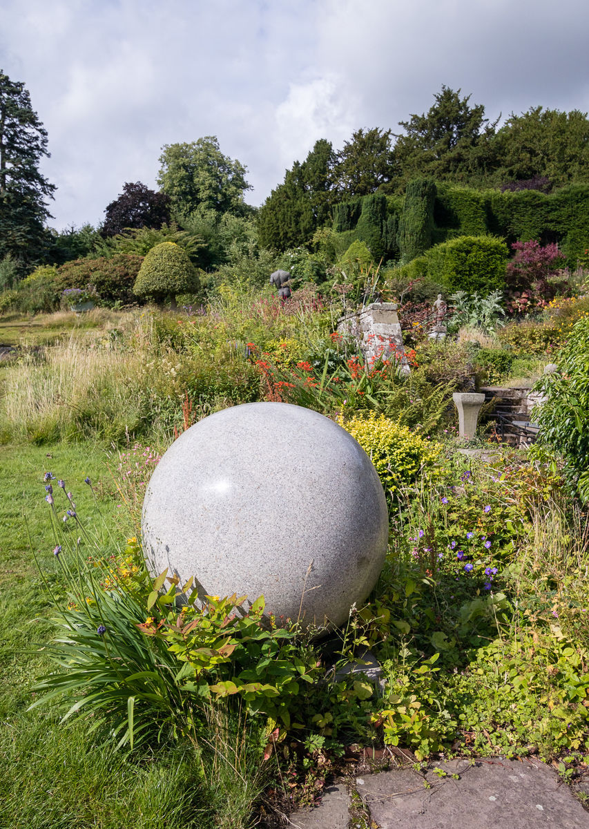 Border with granite sphere