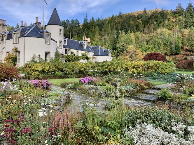 Accommodation in Scotland with gardens