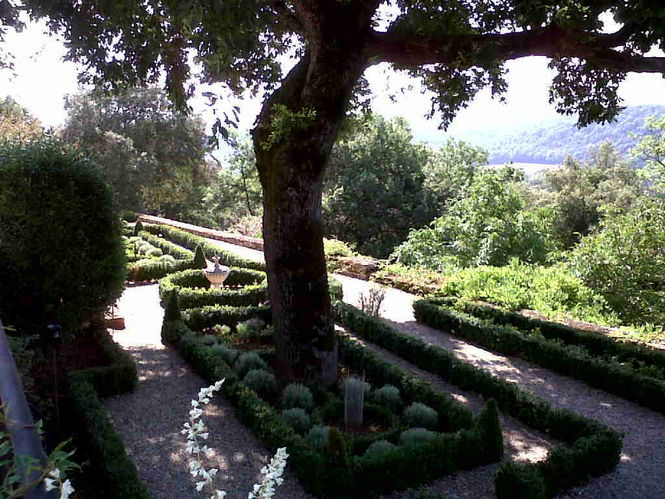 formal-garden-below-dining-room-terrace.jpg