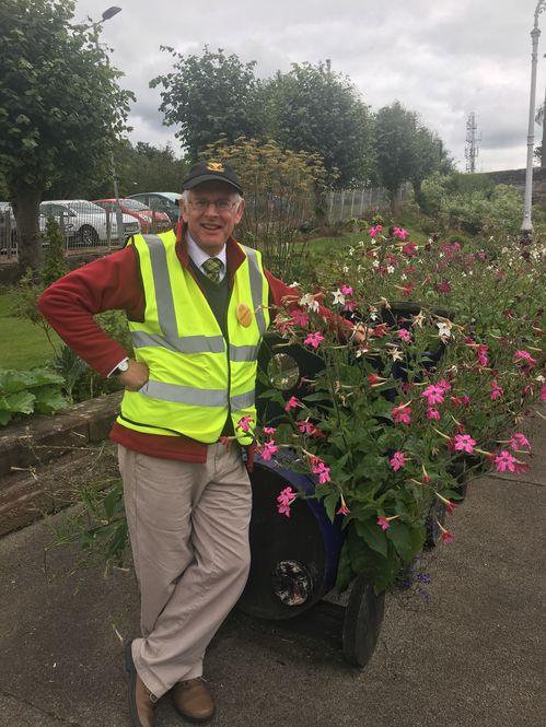 Volunteer Louis Wall