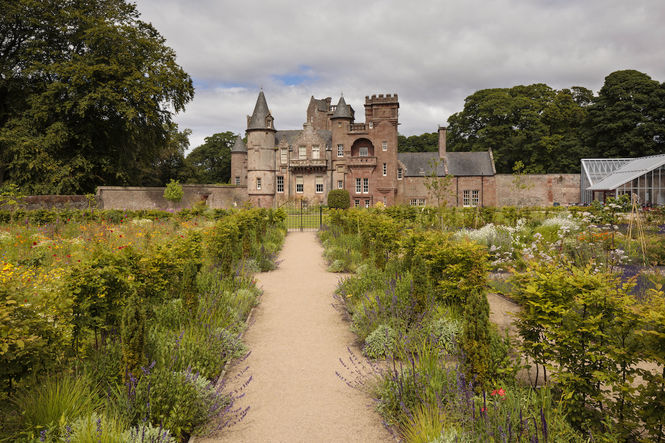 Accommodation in Scotland with gardens