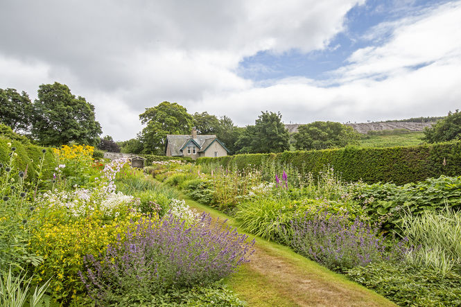 Accommodation in Scotland with gardens