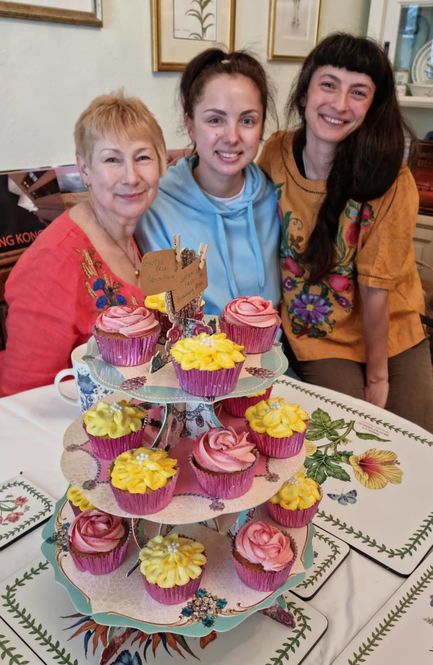 Tatyana Aplin with her helpers