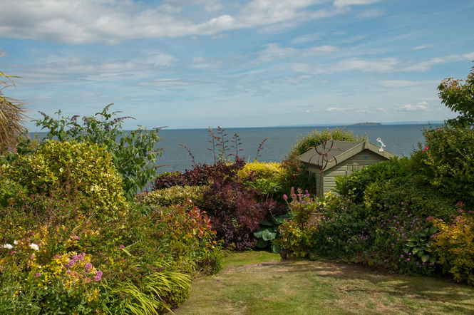Accommodation in Scotland with gardens