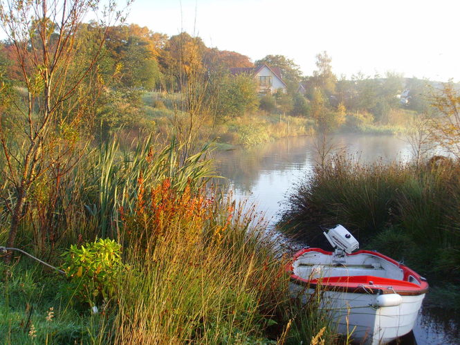 lochan-late-summer.jpg ©Linda Latham