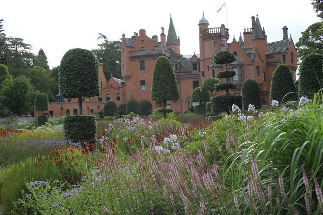 Aldourie Castle Garden