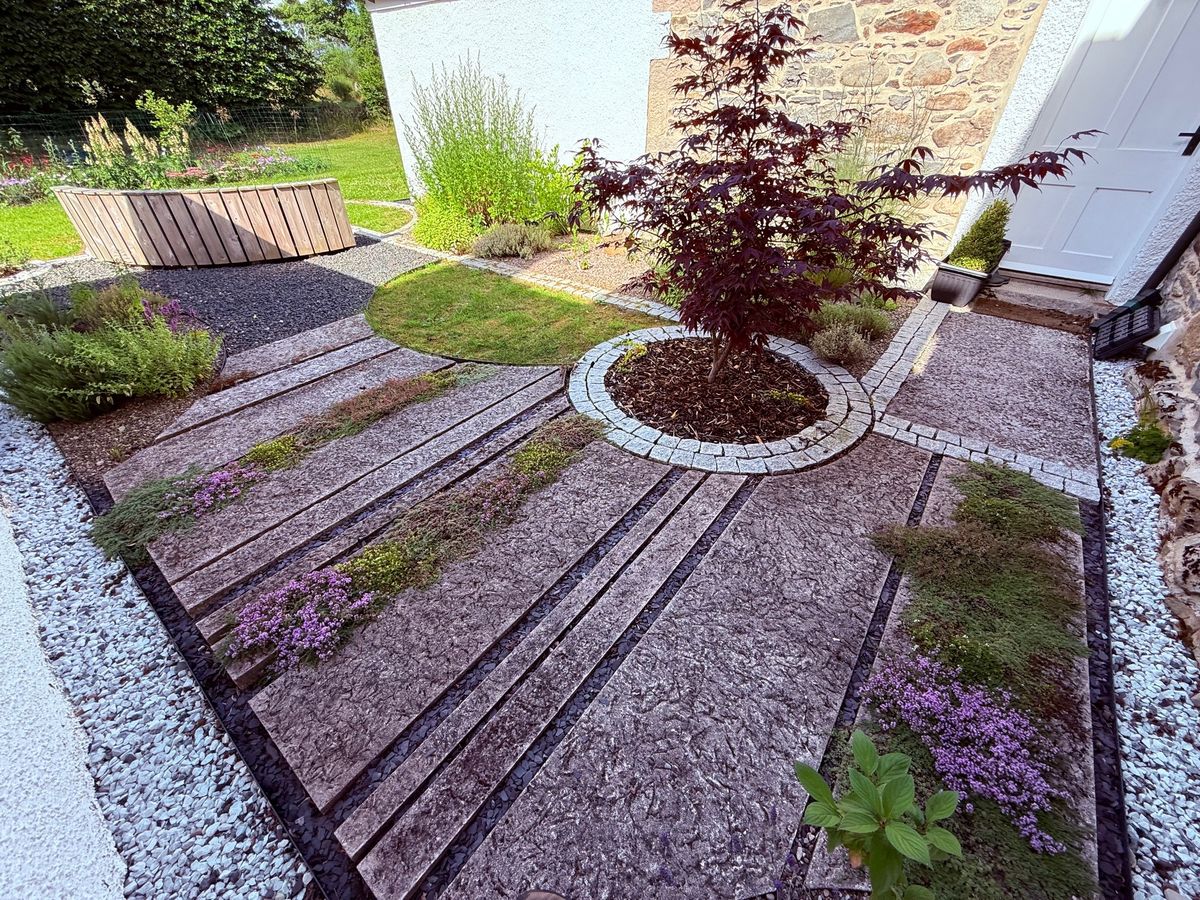 Earth House Apothecary Gardens