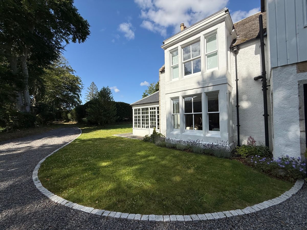 Earth House Apothecary Gardens