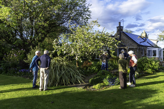 Blebo Craigs Village Gardens