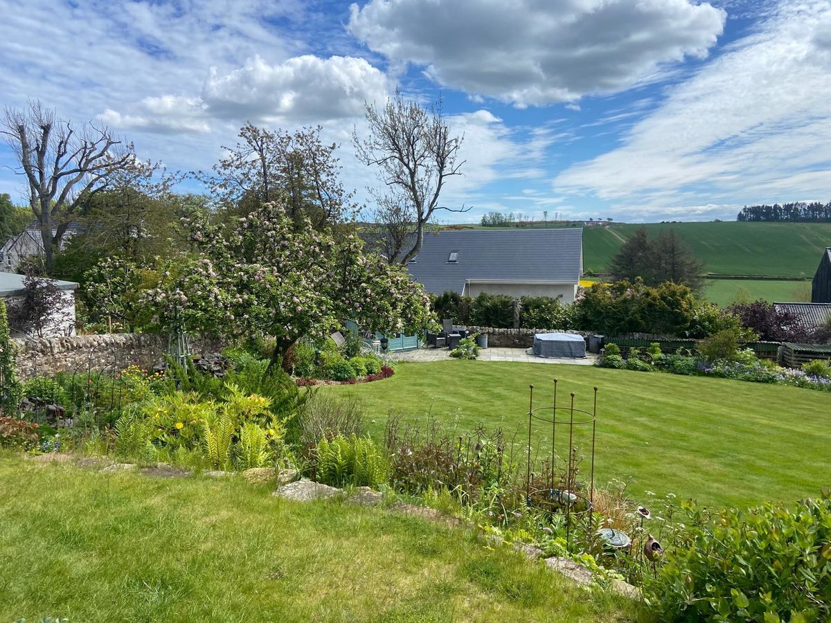 Blebo Craigs Village Gardens