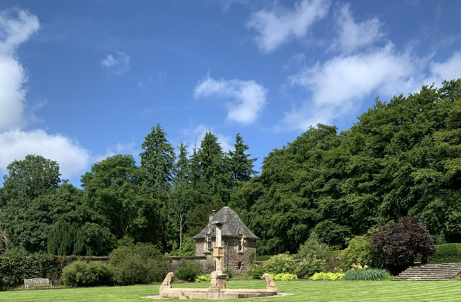 Fountain Garden Formakin